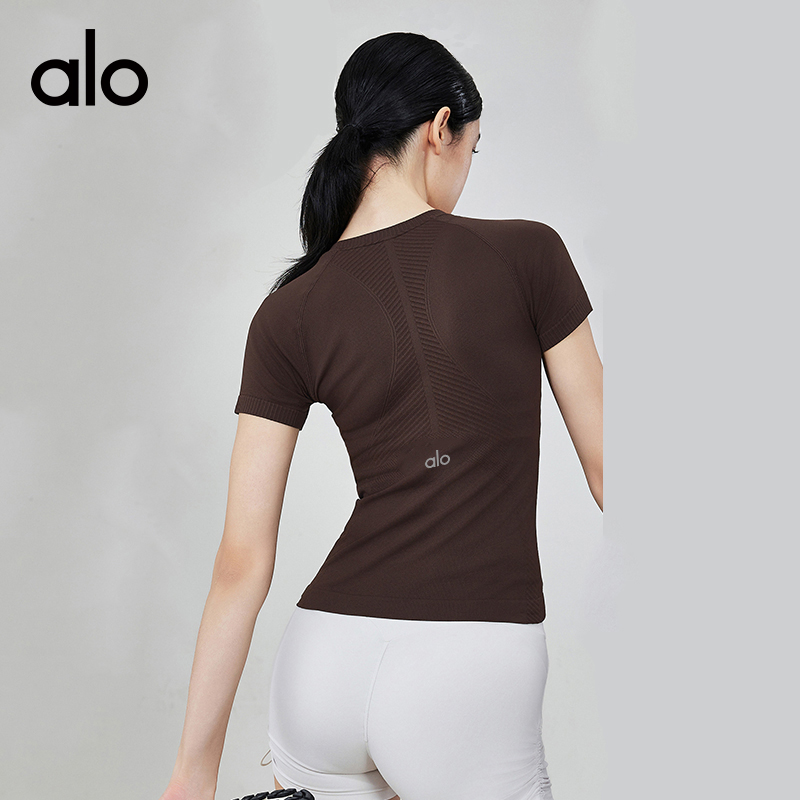 ALO YOGA💰73💎支持一件代发
aloyoga 夏季速干运动上衣跑步T恤女紧身瑜伽服短袖
【品牌】ALO 
【款号】TX53001
【面料】锦纶/尼龙
【颜色】维生素粉，水洗黄，麻灰色，琉璃绿，黑色，风车蓝，茶青色，草莓奶昔，薄荷曼波绿，白色，紫色
【尺码】S，M，L，XL
 专柜同款品质，厂家直销，货源充足，售后保障