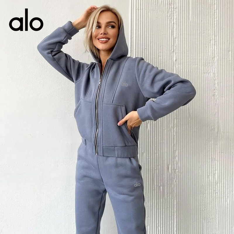 ALO YOGA💰118💎支持一件代发
aloyoga 秋冬加绒长袖连帽拉链长袖女士卫衣长裤套装
【品牌】ALO 
【款号】TZ8061
【面料】涤纶
【颜色】白色，杏色，石板灰，黑色，粉色
【尺码】S，M，L，XL
 专柜同款品质，厂家直销，货源充足，售后保障
