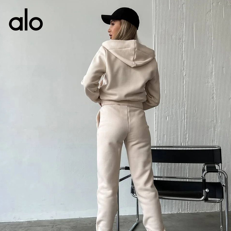 ALO YOGA💰118💎支持一件代发
aloyoga 秋冬加绒长袖连帽拉链长袖女士卫衣长裤套装
【品牌】ALO 
【款号】TZ8061
【面料】涤纶
【颜色】白色，杏色，石板灰，黑色，粉色
【尺码】S，M，L，XL
 专柜同款品质，厂家直销，货源充足，售后保障
