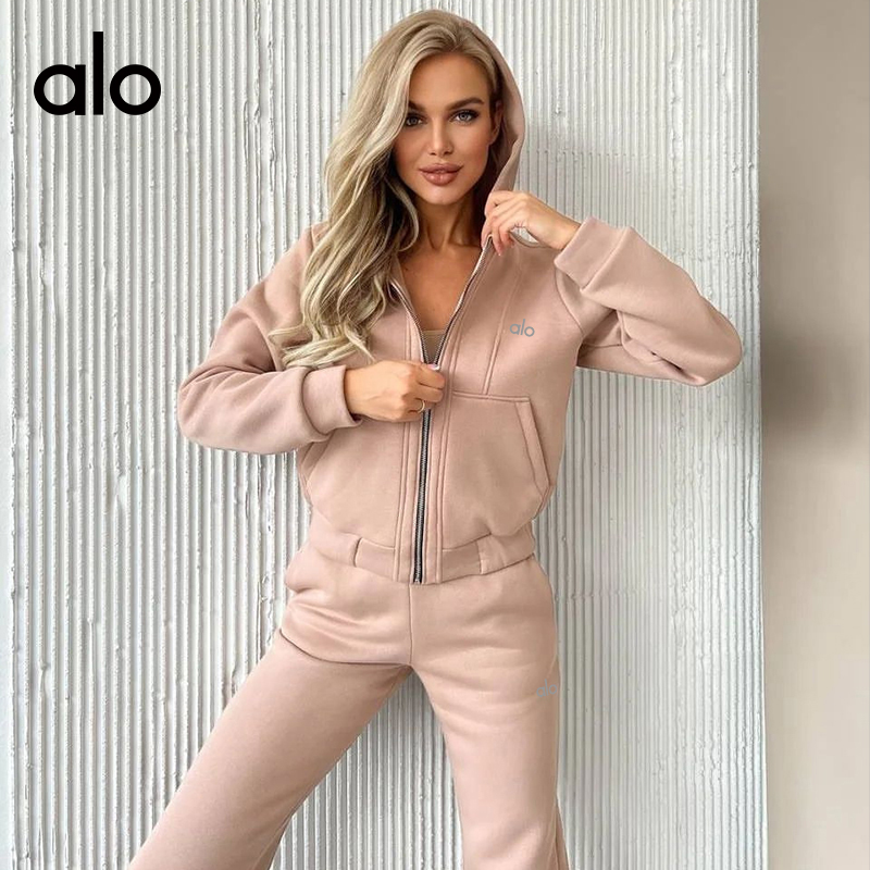 ALO YOGA💰118💎支持一件代发
aloyoga 秋冬加绒长袖连帽拉链长袖女士卫衣长裤套装
【品牌】ALO 
【款号】TZ8061
【面料】涤纶
【颜色】白色，杏色，石板灰，黑色，粉色
【尺码】S，M，L，XL
 专柜同款品质，厂家直销，货源充足，售后保障