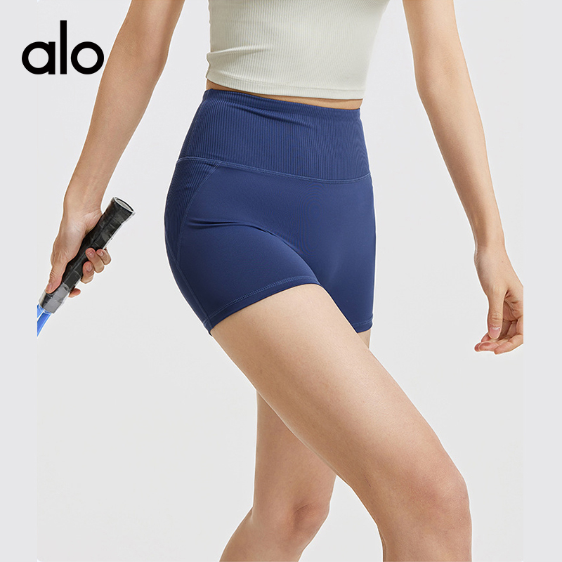 ALO YOGA💰68💎支持一件代发
aloyoga 透气收腹提臀健身运动裤条纹高腰瑜伽短裤
【品牌】ALO 
【款号】JYMA057
【面料】聚酯纤维/氨纶
【颜色】天青色，蒸馏咖啡，星耀黑，香鲸蓝
【尺码】S，M，L，XL，XXL
 专柜同款品质，厂家直销，货源充足，售后保障