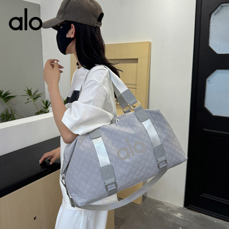 ALO YOGA💰78💎支持一件代发
aloyoga 手提健身瑜伽包干湿分离防水大容量行李旅行包
【品牌】ALO 
【款号】STB928
【面料】牛津布
【颜色】黑色，米白色，浅粉色，浅灰色，浅紫色
【尺码】均码
 专柜同款品质，厂家直销，货源充足，售后保障