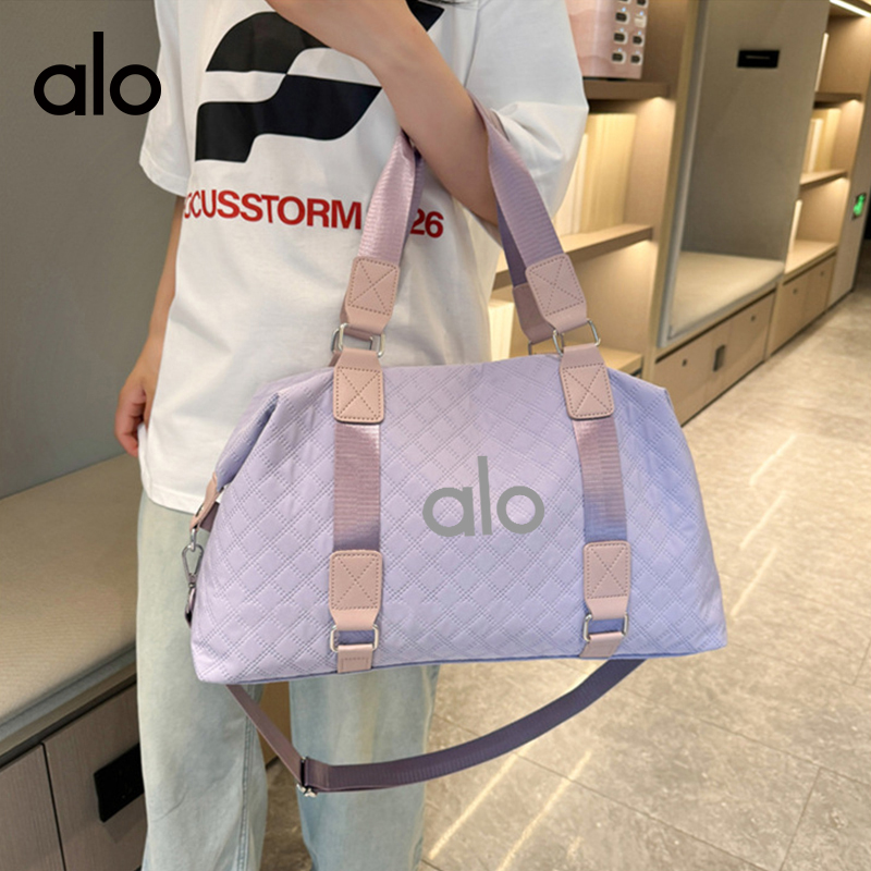 ALO YOGA💰78💎支持一件代发
aloyoga 手提健身瑜伽包干湿分离防水大容量行李旅行包
【品牌】ALO 
【款号】STB928
【面料】牛津布
【颜色】黑色，米白色，浅粉色，浅灰色，浅紫色
【尺码】均码
 专柜同款品质，厂家直销，货源充足，售后保障