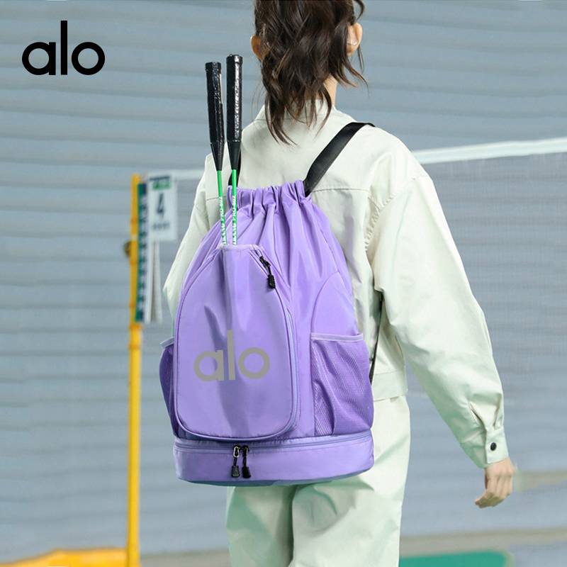 ALO YOGA💰78💎支持一件代发
aloyoga 羽毛球包大容量运动抽绳包户外训练网球双肩包
【品牌】ALO 
【款号】STB379
【面料】牛津布
【颜色】白色，薄荷绿，藏蓝色，粉色，黑色，灰色，紫色，棕色
【尺码】均码
 专柜同款品质，厂家直销，货源充足，售后保障