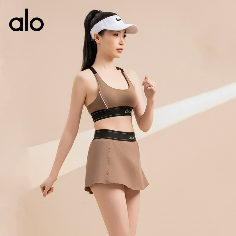 ALO YOGA💰110💎支持一件代发
aloyoga 美背瑜伽服撞色聚拢运动文胸速干健身短裤套装
【品牌】ALO 
【款号】TZ03
【面料】聚酯纤维/氨纶
【颜色】蒸馏咖啡，原白色，星耀黑，可可色
【尺码】S，M，L，XL，XXL
 专柜同款品质，厂家直销，货源充足，售后保障