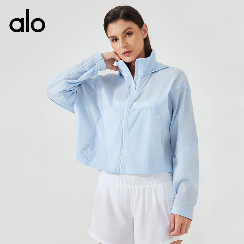 ALO YOGA 💰118💎支持一件代发
aloyoga 夏季轻薄速干透气可隐藏连帽风衣短款宽松外套
【品牌】AlO
【款号】D25006
【面料】尼龙
【颜色】草莓奶昔粉，风车浅蓝，白色，银石灰，黑色
【尺码】2/4，6/8，10/12
 专柜同款品质，厂家直销，货源充足，售后保障