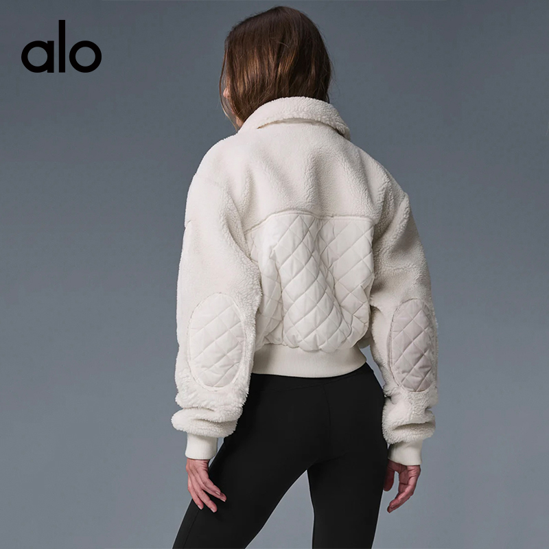 ALO YOGA 💰228💎支持一件代发
aloyoga 羊羔毛立领拉链短外套加绒保暖运动休闲上衣
【品牌】AlO
【款号】WT80004
【面料】毛混纺/氨纶
【颜色】白色，黑色
【尺码】S，M，L
 专柜同款品质，厂家直销，货源充足，售后保障