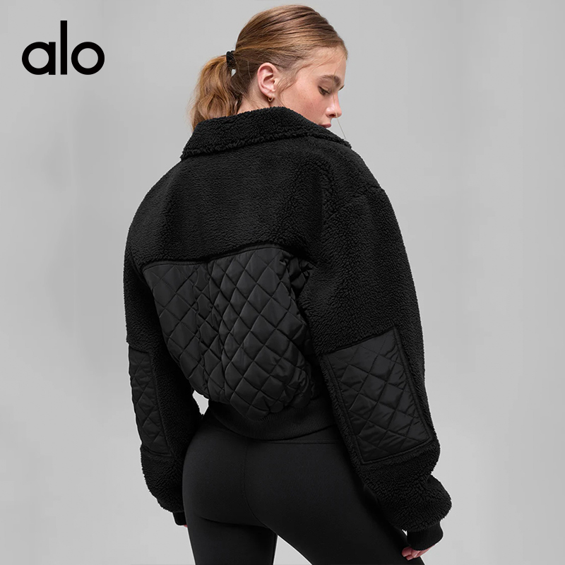 ALO YOGA 💰228💎支持一件代发
aloyoga 羊羔毛立领拉链短外套加绒保暖运动休闲上衣
【品牌】AlO
【款号】WT80004
【面料】毛混纺/氨纶
【颜色】白色，黑色
【尺码】S，M，L
 专柜同款品质，厂家直销，货源充足，售后保障