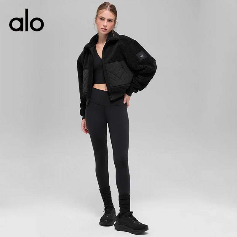 ALO YOGA 💰228💎支持一件代发
aloyoga 羊羔毛立领拉链短外套加绒保暖运动休闲上衣
【品牌】AlO
【款号】WT80004
【面料】毛混纺/氨纶
【颜色】白色，黑色
【尺码】S，M，L
 专柜同款品质，厂家直销，货源充足，售后保障