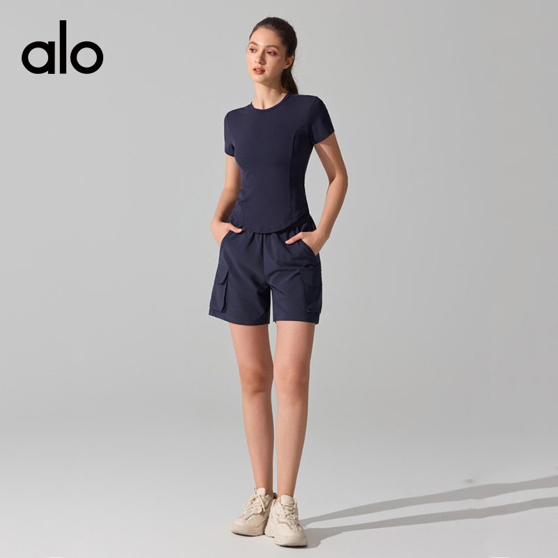 ALO YOGA 💰73💎支持一件代发
aloyoga 裸感修身显瘦瑜伽股上衣户外跑步速干透气短袖
【品牌】AlO
【款号】YD413
【面料】锦纶/氨纶
【颜色】卡其色，奶昔色，海军蓝，咖啡色
【尺码】S，M，L，XL
 专柜同款品质，厂家直销，货源充足，售后保障