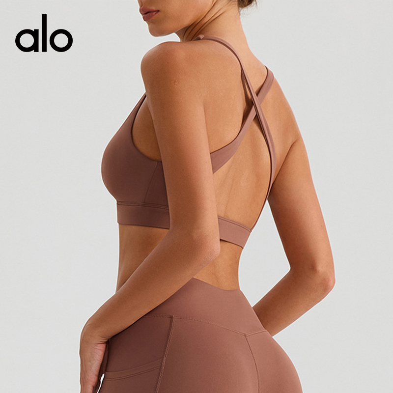 ALO YOGA 💰78💎支持一件代发
aloyoga 深V外搭裸感跑步运动文胸时尚交叉美背内衣
【品牌】AlO
【款号】YW574
【面料】锦纶/氨纶
【颜色】黑色，黄色，酒红色，天蓝色，杏色，棕色
【尺码】S/4，M/6，L/8，XL/10
 专柜同款品质，厂家直销，货源充足，售后保障