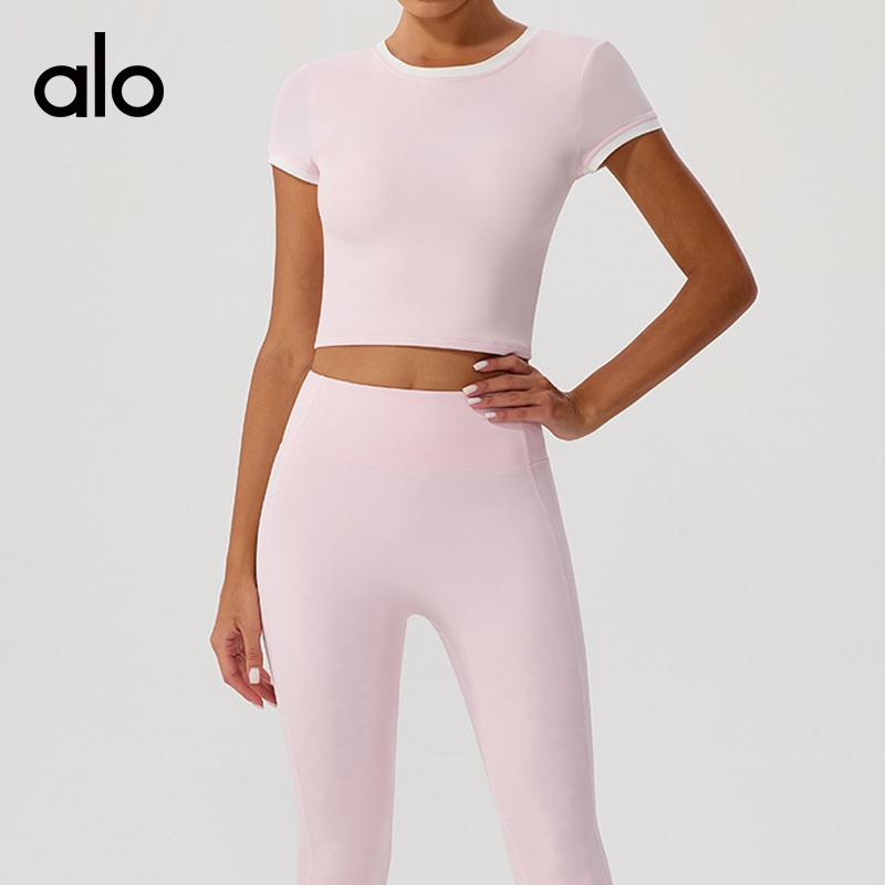 ALO YOGA 💰73💎支持一件代发
aloyoga 撞色圆领瑜伽短袖上衣普拉提修身运动速干T恤
【品牌】AlO
【款号】YW558
【面料】锦纶/氨纶
【颜色】大红色，紫色，黑色，粉色
【尺码】S/4，M/6，L/8，XL/10
 专柜同款品质，厂家直销，货源充足，售后保障