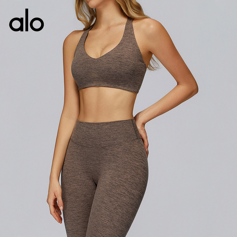 ALO YOGA 💰78💎支持一件代发
aloyoga 磨毛瑜伽文胸户外美背健身紧身休闲运动内衣
【品牌】AlO
【款号】EWX4510-1
【面料】涤纶/氨纶
【颜色】水墨黑，樱花粉，白棕色，大红色，岩石棕，花灰色
【尺码】S，M，L，XL
 专柜同款品质，厂家直销，货源充足，售后保障