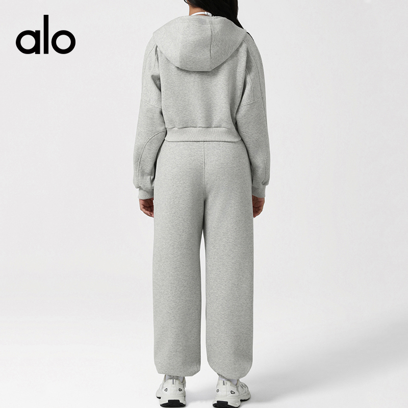 ALO YOGA 💰218💎支持一件代发
aloyoga 宽松显瘦运动卫裤套装加厚卫衣外套休闲套装
【品牌】AlO
【款号】TZ0016
【面料】聚酯纤维/棉/氨纶
【颜色】浅花灰色
【尺码】S，M，L，XL
 专柜同款品质，厂家直销，货源充足，售后保障