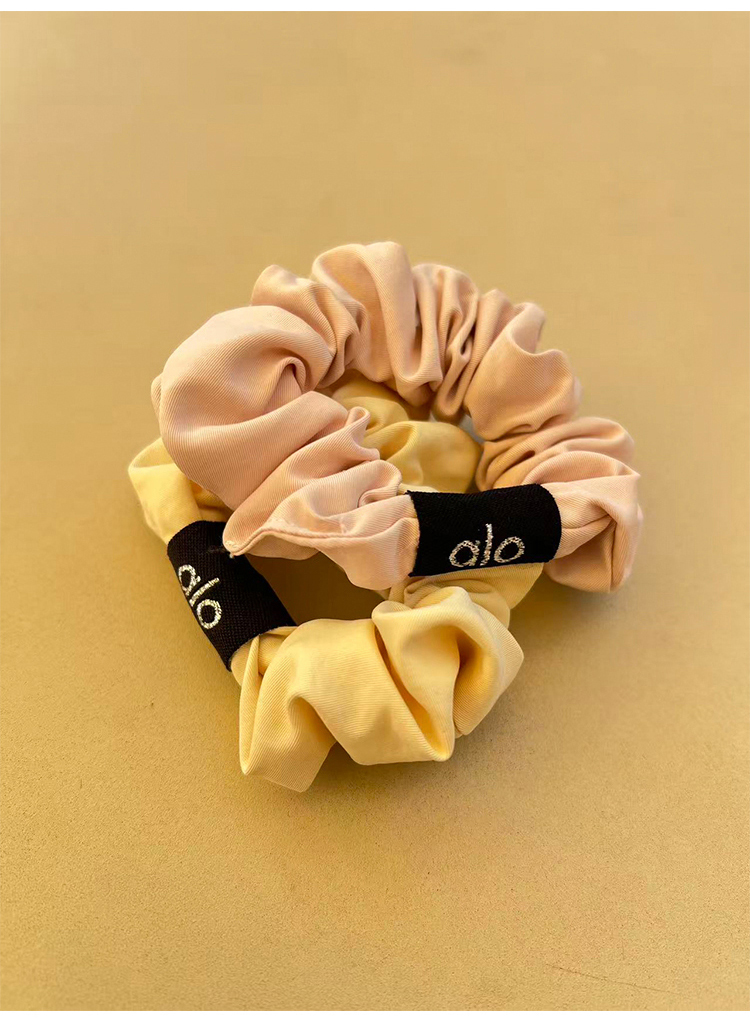 ALO YOGA 💰30💎支持一件代发
aloyoga 纯色简约经典款小肠发圈百搭发圈高马尾发饰发绳
【品牌】AlO
【款号】FQ80005
【面料】锦纶/氨纶
【颜色】浅黄色，黑色，粉色，深咖色，浅蓝色，浅咖色，浅灰色
【尺码】均码
 专柜同款品质，厂家直销，货源充足，售后保障