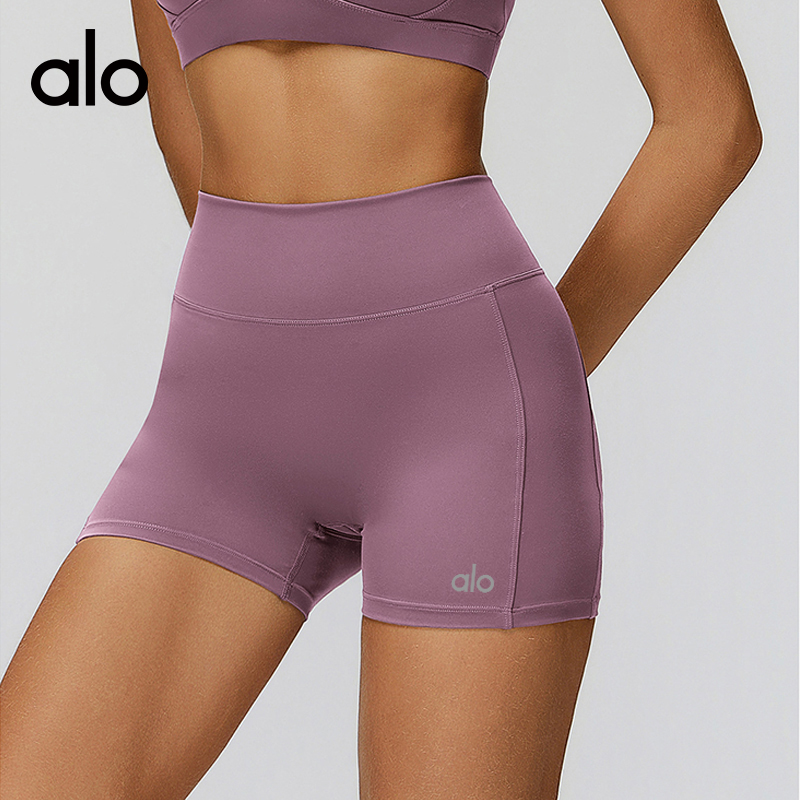 ALO YOGA💰73💎支持一件代发
aloyoga 裸感高腰缩褶显瘦紧身短裤户外运动健身瑜伽裤
【品牌】ALO 
【款号】EDK9308
【面料】锦纶/氨纶
【颜色】高级黑，中灰紫，黑咖啡，灰蓝色
【尺码】S，M，L，XL
 专柜同款品质，厂家直销，货源充足，售后保障