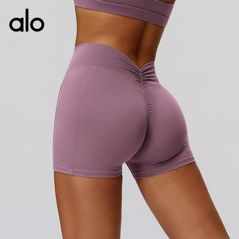 ALO YOGA💰73💎支持一件代发
aloyoga 裸感高腰缩褶显瘦紧身短裤户外运动健身瑜伽裤
【品牌】ALO 
【款号】EDK9308
【面料】锦纶/氨纶
【颜色】高级黑，中灰紫，黑咖啡，灰蓝色
【尺码】S，M，L，XL
 专柜同款品质，厂家直销，货源充足，售后保障