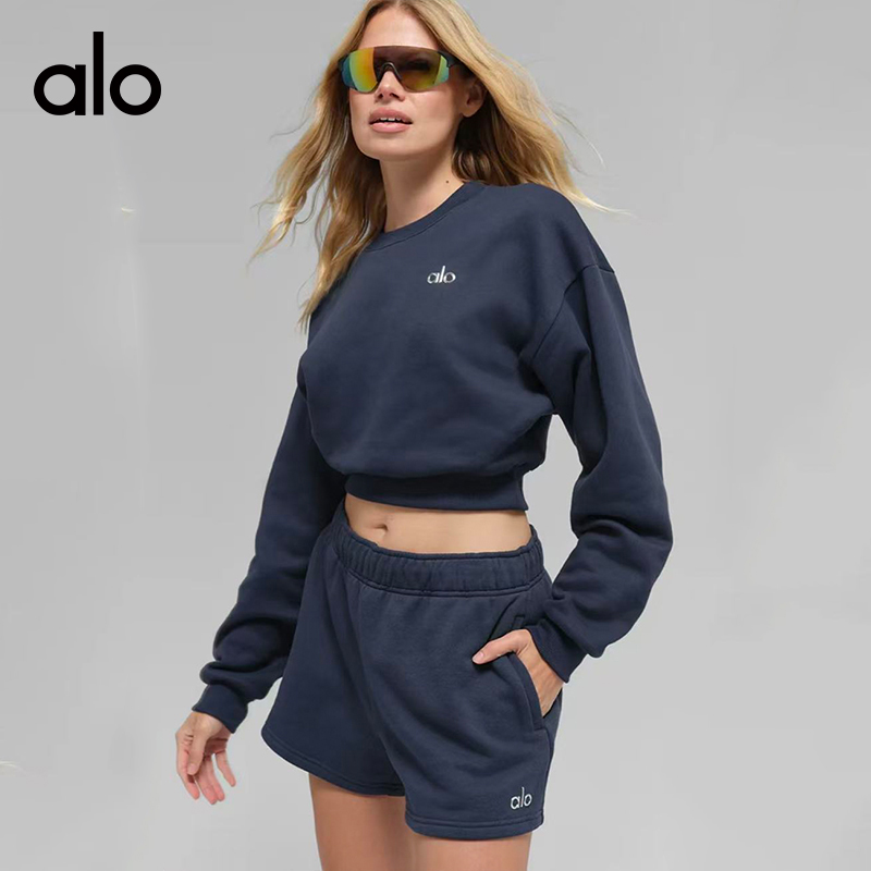 ALO YOGA💰88💎支持一件代发
aloyoga 裸感纯色宽松圆领卫衣长袖简约休闲短款上衣
【品牌】ALO 
【款号】CX80011
【面料】棉/聚酯纤维
【颜色】晴山蓝，嫩绿色，玫红色，黑色，藏青色，白色，杏色
【尺码】S，M，L，XL，2XL，3XL
 专柜同款品质，厂家直销，货源充足，售后保障