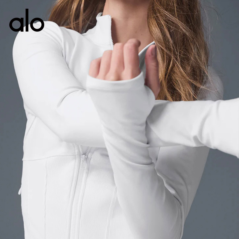 ALO YOGA💰110💎支持一件代发
aloyoga 休闲立领短款夹克裸感紧身运动健身上衣外套
【品牌】ALO 
【款号】WT80016
【面料】聚酯纤维/氨纶
【颜色】黑色，白色
【尺码】S，M，L
 专柜同款品质，厂家直销，货源充足，售后保障