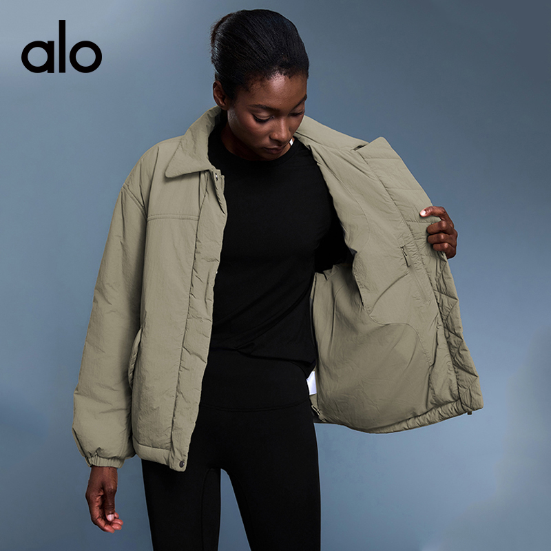 ALOYOGA 💰248💎支持一件代发
aloyoga 秋冬季轻便保暖夹棉翻领棉服夹克棉衣通勤外套
【品牌】AlO
【款号】D25124
【面料】尼龙
【颜色】黑色，骨白色，纯橡木
【尺码】4，6，8，10，12
 专柜同款品质，厂家直销，货源充足，售后保障