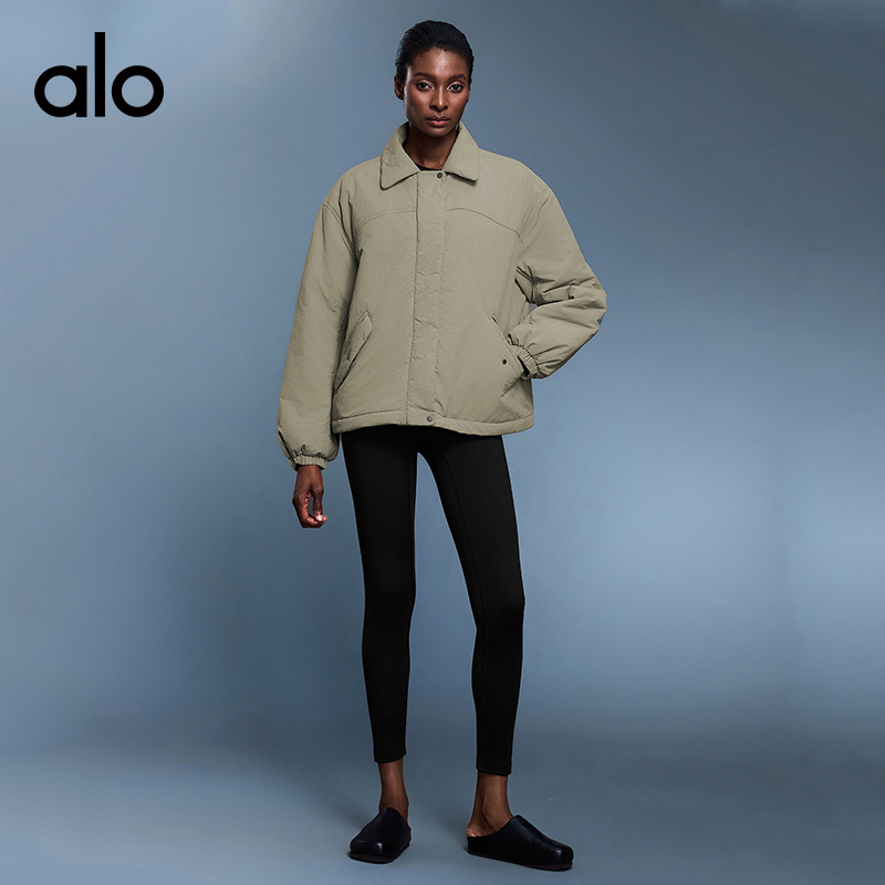 ALOYOGA 💰248💎支持一件代发
aloyoga 秋冬季轻便保暖夹棉翻领棉服夹克棉衣通勤外套
【品牌】AlO
【款号】D25124
【面料】尼龙
【颜色】黑色，骨白色，纯橡木
【尺码】4，6，8，10，12
 专柜同款品质，厂家直销，货源充足，售后保障