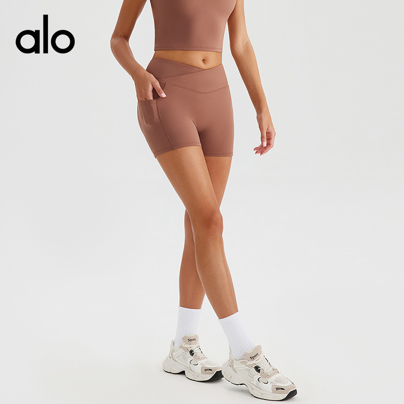 ALOYOGA 💰78💎支持一件代发
aloyoga 夏季裸感瑜伽运动短裤户外双侧口袋速干短裤
【品牌】AlO
【款号】KW439
【面料】锦纶/氨纶
【颜色】黑色，棕色，天蓝色，酒红色，杏色，黄色
【尺码】S/4，M/6，L/8，XL/10
 专柜同款品质，厂家直销，货源充足，售后保障