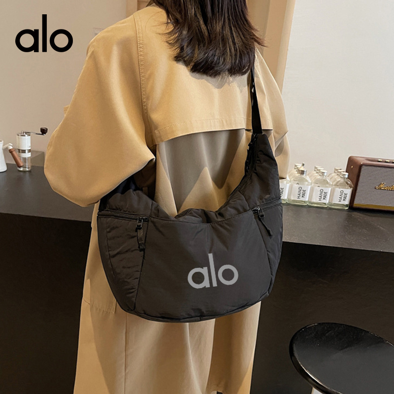 ALOYOGA 💰78💎支持一件代发
aloyoga 大容量牛角包通勤尼龙布包休闲斜挎单肩包
【品牌】AlO
【款号】STB3105
【面料】尼龙
【颜色】绿色，卡其色，黑色，深蓝色，浅粉色，米白色
【尺码】均码
 专柜同款品质，厂家直销，货源充足，售后保障