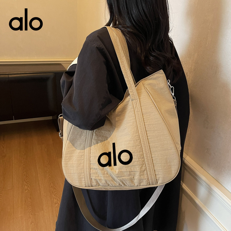 ALOYOGA 💰78💎支持一件代发
aloyoga 休闲单肩包大容量斜挎包简约便携收纳手提袋
【品牌】AlO
【款号】STB9911
【面料】尼龙
【颜色】灰色，黑色，粉色，军绿色，卡其色
【尺码】均码
 专柜同款品质，厂家直销，货源充足，售后保障