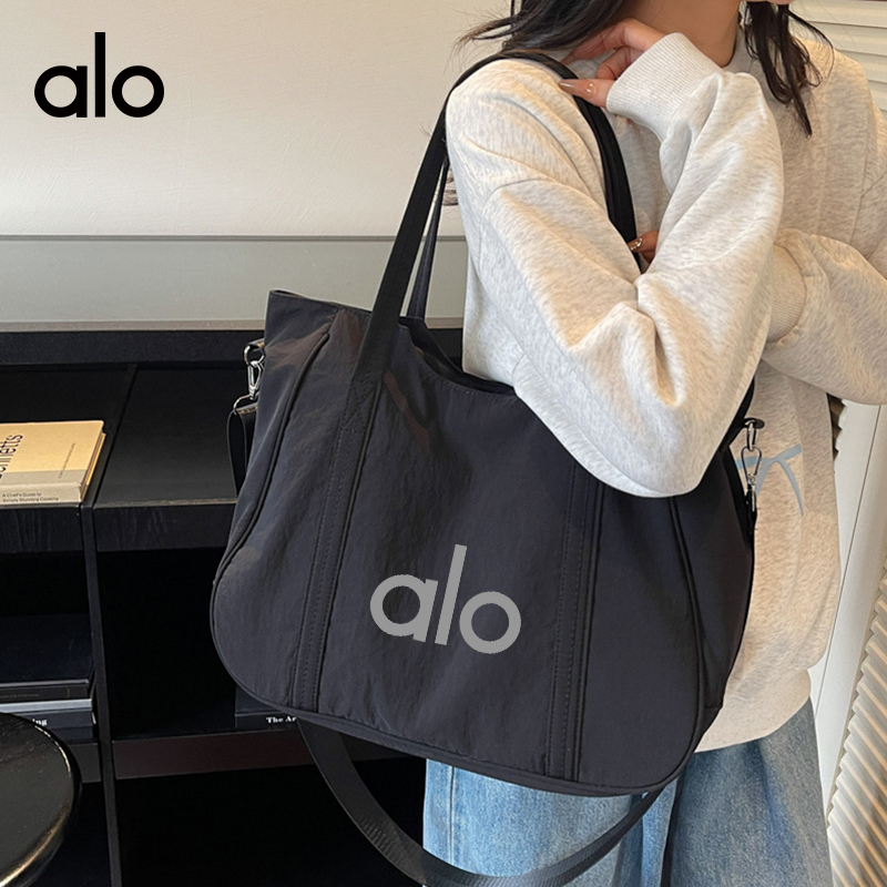 ALOYOGA 💰78💎支持一件代发
aloyoga 休闲单肩包大容量斜挎包简约便携收纳手提袋
【品牌】AlO
【款号】STB9911
【面料】尼龙
【颜色】灰色，黑色，粉色，军绿色，卡其色
【尺码】均码
 专柜同款品质，厂家直销，货源充足，售后保障