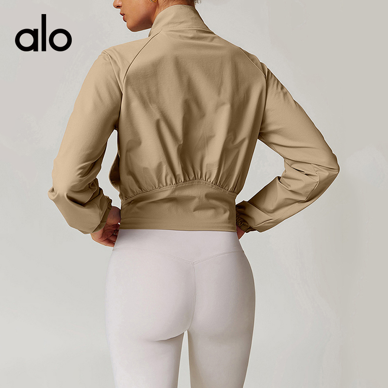 ALO YOGA💰108💎支持一件代发
aloyoga 立领运动外套薄款防风户外跑步健身长袖瑜伽服外套
【品牌】ALO 
【款号】DWT8945
【面料】锦纶/氨纶
【颜色】高级黑，自由灰，灰杏色，卡其色
【尺码】S，M，L，XL
 专柜同款品质，厂家直销，货源充足，售后保障