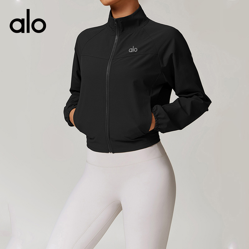 ALO YOGA💰108💎支持一件代发
aloyoga 立领运动外套薄款防风户外跑步健身长袖瑜伽服外套
【品牌】ALO 
【款号】DWT8945
【面料】锦纶/氨纶
【颜色】高级黑，自由灰，灰杏色，卡其色
【尺码】S，M，L，XL
 专柜同款品质，厂家直销，货源充足，售后保障