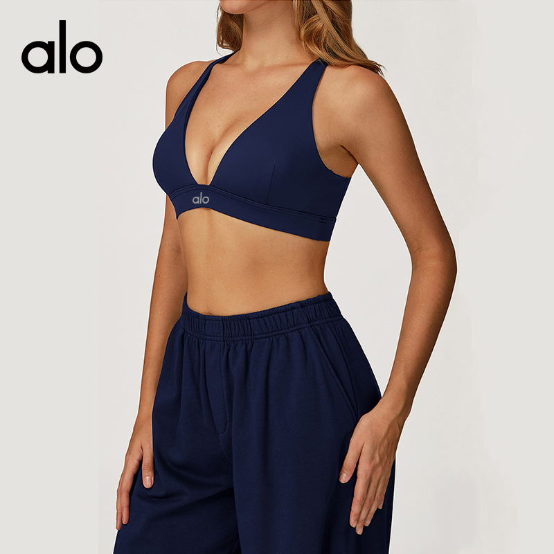 ALO YOGA💰78💎支持一件代发
aloyoga 裸感瑜伽文胸交叉美背高级感健身运动文胸
【品牌】ALO 
【款号】EWX2044
【面料】锦纶/氨纶
【颜色】高级黑，樱桃红，燕麦杏，午夜蓝，咖啡色
【尺码】S，M，L，XL
 专柜同款品质，厂家直销，货源充足，售后保障