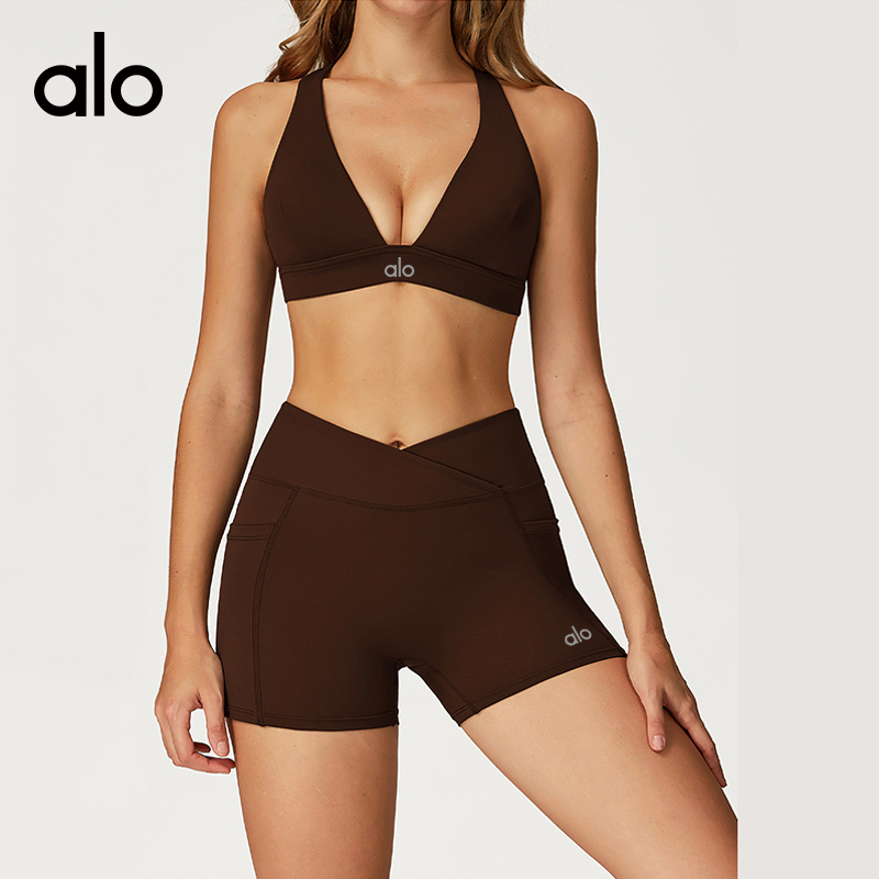 ALO YOGA💰78💎支持一件代发
aloyoga 裸感瑜伽文胸交叉美背高级感健身运动文胸
【品牌】ALO 
【款号】EWX2044
【面料】锦纶/氨纶
【颜色】高级黑，樱桃红，燕麦杏，午夜蓝，咖啡色
【尺码】S，M，L，XL
 专柜同款品质，厂家直销，货源充足，售后保障