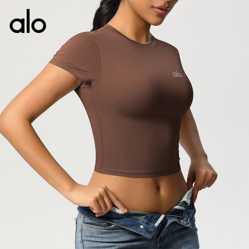 ALO YOGA💰78💎支持一件代发
aloyoga 休闲百搭紧身速干健身上衣短款运动T恤瑜伽服
【品牌】ALO 
【款号】DX7088
【面料】锦纶/氨纶
【颜色】黑色，海军蓝，板栗色，浅象牙，蓝灰色，酒红色
【尺码】S，M，L，XL
 专柜同款品质，厂家直销，货源充足，售后保障