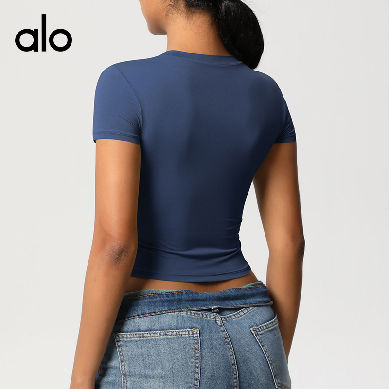 ALO YOGA💰78💎支持一件代发
aloyoga 休闲百搭紧身速干健身上衣短款运动T恤瑜伽服
【品牌】ALO 
【款号】DX7088
【面料】锦纶/氨纶
【颜色】黑色，海军蓝，板栗色，浅象牙，蓝灰色，酒红色
【尺码】S，M，L，XL
 专柜同款品质，厂家直销，货源充足，售后保障