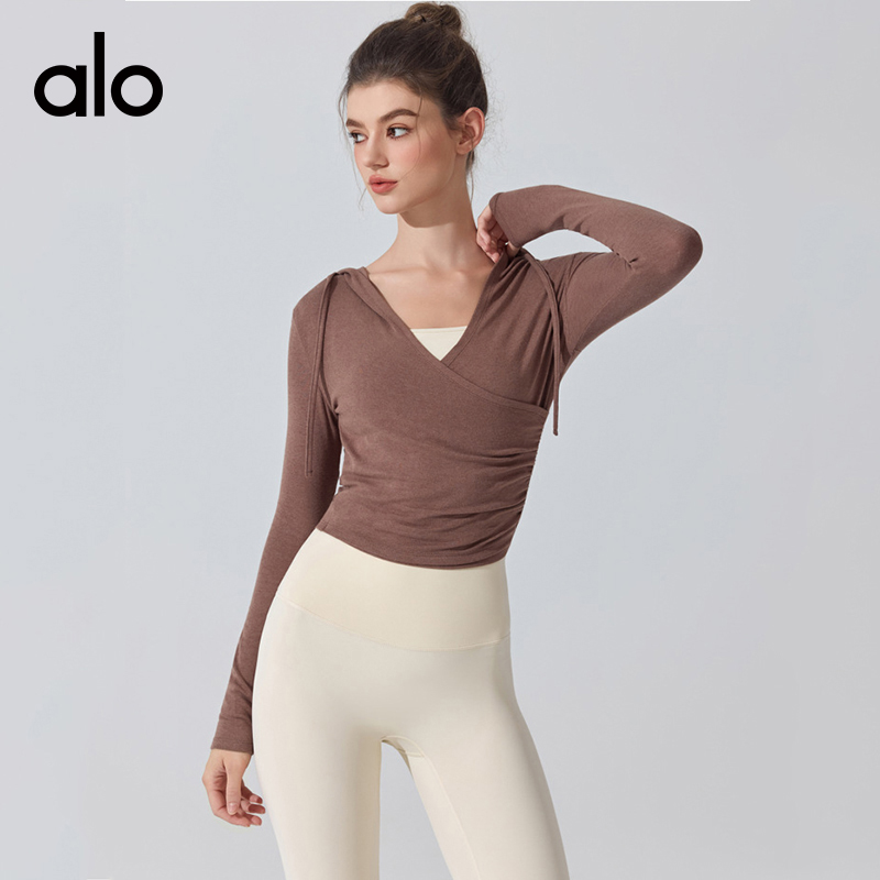 ALO YOGA💰78💎支持一件代发
aloyoga 连帽长袖瑜伽服收腰显瘦跑步运动罩衫透气健身上衣
【品牌】ALO 
【款号】YC428
【面料】聚酯纤维/粘纤，氨纶
【颜色】红咖啡，深灰色，浅蓝色，米杏色
【尺码】S，M，L，XL
 专柜同款品质，厂家直销，货源充足，售后保障