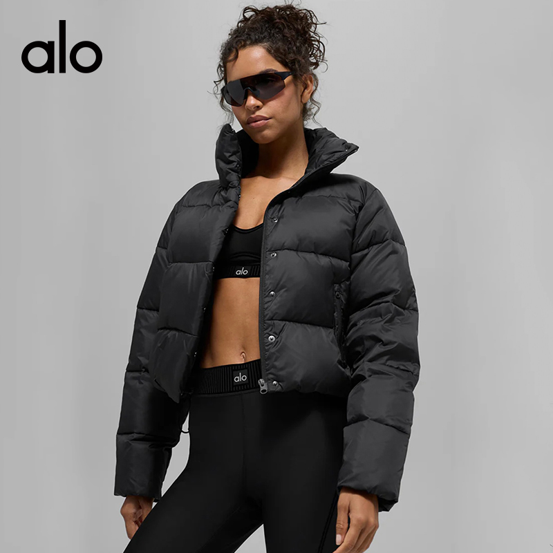 ALO YOGA💰288💎支持一件代发
aloyoga 休闲立领羽绒棉保暖短款百搭经典夹克外套
【品牌】ALO 
【款号】WT80008
【面料】羽绒棉
【颜色】深棕色，黑色，天蓝色
【尺码】S，M，L
 专柜同款品质，厂家直销，货源充足，售后保障