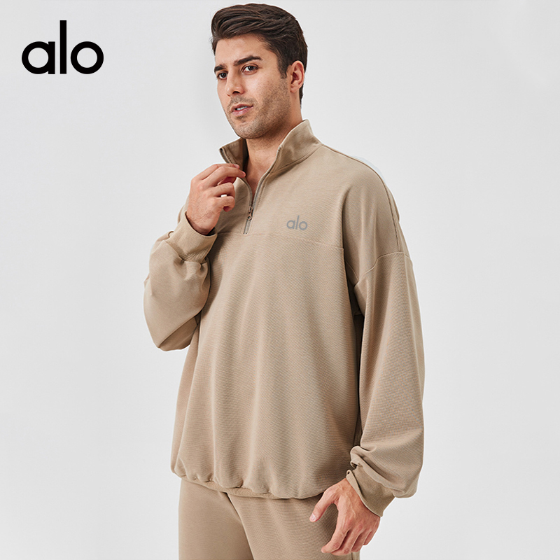 ALO YOGA💰103💎支持一件代发
aloyoga 休闲男士运动卫衣宽松立领跑步长袖半拉链健身服
【品牌】ALO 
【款号】CX41521
【面料】棉/涤纶/氨纶
【颜色】卡其棕，浅驼色，黑色，花灰色
【尺码】S，M，L，XL，XXL
 专柜同款品质，厂家直销，货源充足，售后保障