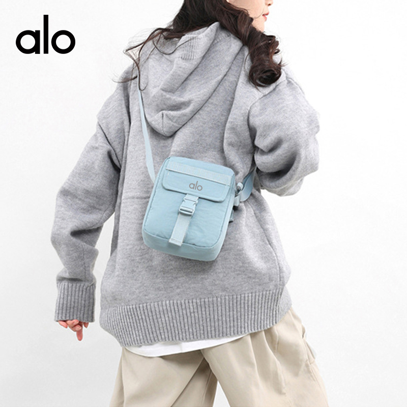 ALO YOGA 💰78💎支持一件代发
aloyoga 休闲百搭工装风斜挎包迷你马卡龙单肩包
【品牌】AlO
【款号】STB24948
【面料】牛津纺/内衬/涤纶
【颜色】华丽黄，卡其色，深空灰，水蓝色，松花绿，土绿色，乌黑色
【尺码】均码
 专柜同款品质，厂家直销，货源充足，售后保障