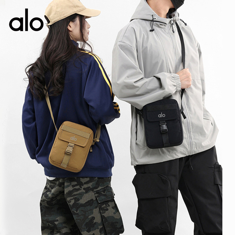 ALO YOGA 💰78💎支持一件代发
aloyoga 休闲百搭工装风斜挎包迷你马卡龙单肩包
【品牌】AlO
【款号】STB24948
【面料】牛津纺/内衬/涤纶
【颜色】华丽黄，卡其色，深空灰，水蓝色，松花绿，土绿色，乌黑色
【尺码】均码
 专柜同款品质，厂家直销，货源充足，售后保障