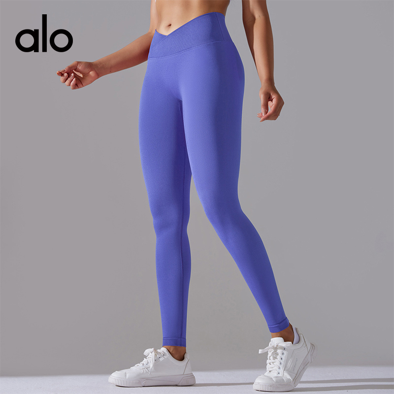 ALO YOGA💰78💎支持一件代发
aloyoga 交叉腰蜜桃提臀跑步运动紧身裤高腰无缝瑜伽裤
【品牌】ALO 
【款号】CK6627
【面料】锦纶/氨纶
【颜色】深蓝色，深咖色，深灰色，浅灰色，奶白色，墨青色，墨绿色，玫红色，蓝紫色，可可色，军绿色，酒红色，黑色，大红色，彩蓝色
【尺码】S，M，L，XL，XXL
 专柜同款品质，厂家直销，货源充足，售后保障