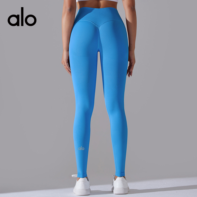 ALO YOGA💰78💎支持一件代发
aloyoga 交叉腰蜜桃提臀跑步运动紧身裤高腰无缝瑜伽裤
【品牌】ALO 
【款号】CK6627
【面料】锦纶/氨纶
【颜色】深蓝色，深咖色，深灰色，浅灰色，奶白色，墨青色，墨绿色，玫红色，蓝紫色，可可色，军绿色，酒红色，黑色，大红色，彩蓝色
【尺码】S，M，L，XL，XXL
 专柜同款品质，厂家直销，货源充足，售后保障