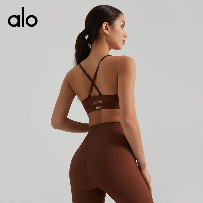 ALO YOGA  💰156💎支持一件代发
aloyoga 裸感珠光高强度交叉美背高腰瑜伽裤运动套装
JY4012背心：78
JY88301长裤：78
【品牌】ALO 
【款号】JY4012+JY88301
【面料】锦纶/氨纶
【颜色】烟灰色，兰色，黑色，美拉德棕，青铜绿，白色
【尺码】XS/4，S/6，M/8，L/10，XL/12
 专柜同款品质，厂家直销，货源充足，售后保障