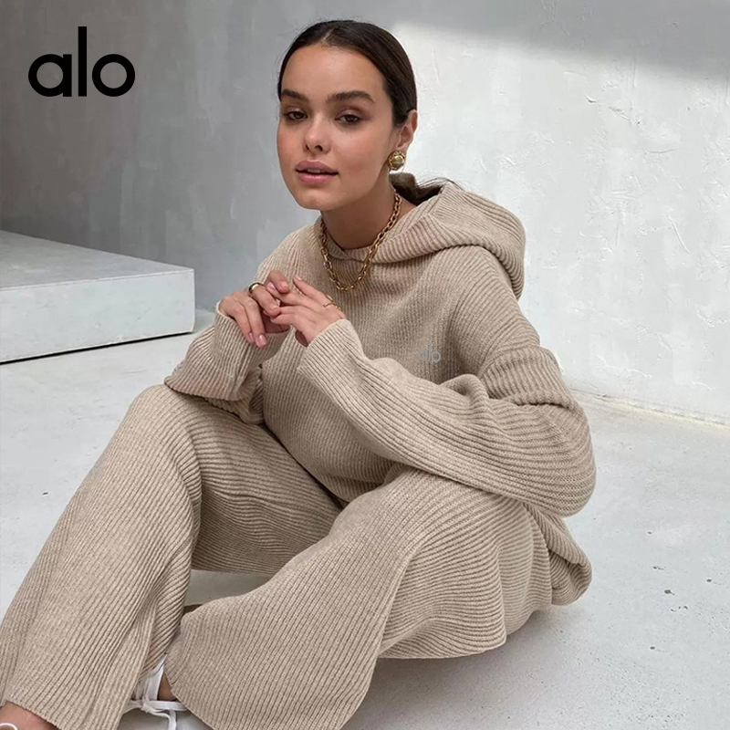 ALO YOGA💰128💎支持一件代发
aloyoga 秋冬亲肤运动卫衣套装休闲宽松运动健身长裤
【品牌】ALO 
【款号】TZ1930
【面料】混纺棉/氨纶
【颜色】蓝色，黑色，白色，杏色
【尺码】S，M，L，XL
专柜同款品质，厂家直销，货源充足，售后保障