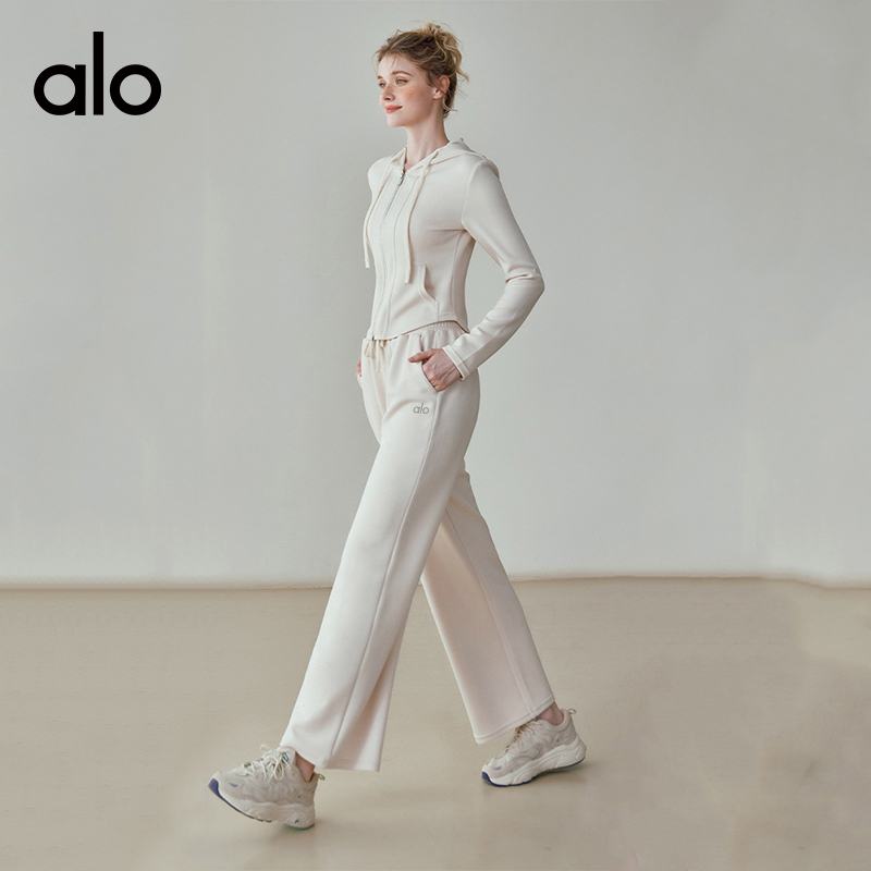 ALO YOGA 💰188💎支持一件代发
aloyoga 裸感保暖长袖连帽健身外套运动户外阔腿裤套装
【品牌】AlO
【款号】TZ8679
【面料】人棉/涤纶/氨纶
【颜色】深巧色套装，浅燕麦套装，浅麻灰套装，星空蓝套装
【尺码】S，M，L，XL
 专柜同款品质，厂家直销，货源充足，售后保障