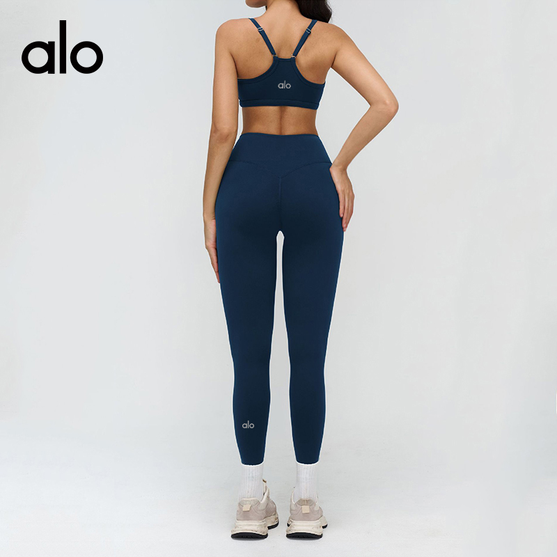 ALO YOGA 💰78💎支持一件代发
aloyoga 裸感瑜伽文胸镂空美背内衣休闲健身跑步运动背心
【品牌】AlO
【款号】EWX9307
【面料】锦纶/氨纶
【颜色】高级黑，徽章蓝，菱花杏，复古红，圣诞绿
【尺码】S，M，L，XL
 专柜同款品质，厂家直销，货源充足，售后保障