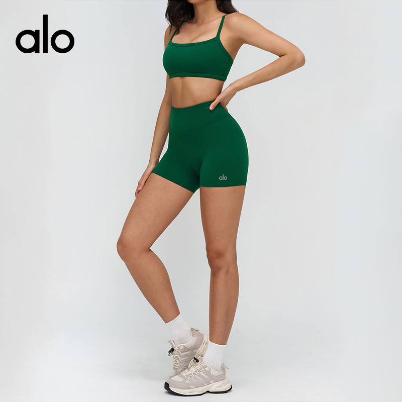 ALO YOGA 💰78💎支持一件代发
aloyoga 裸感瑜伽文胸镂空美背内衣休闲健身跑步运动背心
【品牌】AlO
【款号】EWX9307
【面料】锦纶/氨纶
【颜色】高级黑，徽章蓝，菱花杏，复古红，圣诞绿
【尺码】S，M，L，XL
 专柜同款品质，厂家直销，货源充足，售后保障