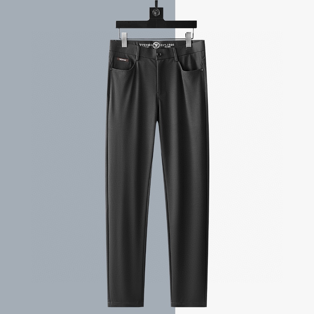 TF4ss春夏轻奢时尚定制休闲西裤简洁干练的风格精致卓越的品质男装每款的设计点跟舒适度都能做到平衡刚刚上