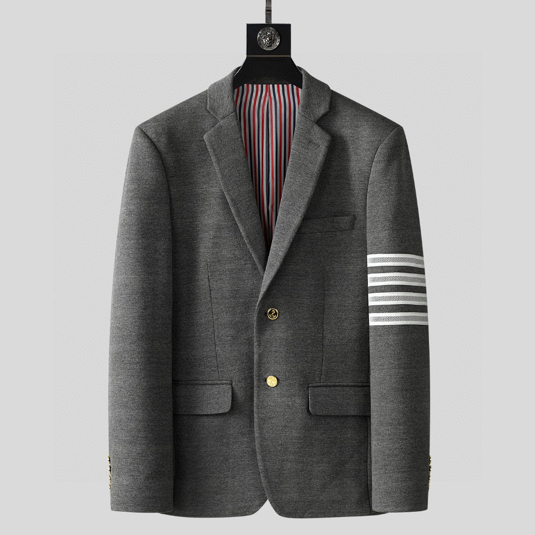 NO:116474,TB new men's business wool singles!  The ultra-high-end top-tier ready-to-wear handmade series, the best in the field of suits, the world-recognized top-grade fabrics and craftsmanship level, and high-density fibers make the texture and comfort of the fabric reach the peak. The visual effect of drooping and gloss is first-class, beautiful and elegant, with gorgeous texture, and excellent gloss exudes a luxurious temperament. The fabric has been treated with no iron and wrinkle-free process and is very squeaked and stylish. The exquisite traditional handicrafts make the threads tightly sewn with silk, and has exclusive and excellent cutting technology, which conforms to rigorous ergonomic design. It is the first choice for urban elite men. It has perfect quality and first-class quality. It is very classy and stylish when giving gifts for your own use!  M-3XL, business suit,alexander wang19860909TB 新款男士商务羊毛单西！超高端顶尖一线成衣手工系列,西装领域里的佼佼者,世界公认的顶级面料和工艺水平,高密度支数纤维,让面料的质感与舒适感达到登峰造极,垂感和光泽的视觉效果一流,绝美而优雅,肌理华丽十足,极好的光泽度透着贵奢气质,面料经过免烫抗皱工艺处理,非常挺刮有型,精湛的传统手工艺全贡针让走线严缝丝合,且拥有独家精良的裁剪技术,符合严谨的人体工程学设计,都市精英男士首选,品相完美一流,送礼自用都档次逼格十足！M-3XL,,business suit,alexander wang,Men's clothing