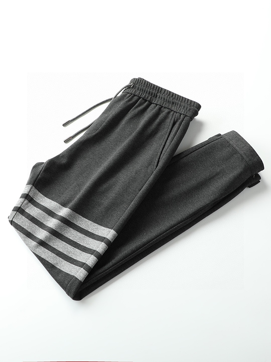 NO:116458,TB Foreign Trade Company Order Classic Four-bar Series Thin Wool Casual Pants Standard slim straight-fitting style with smooth touch~ yet without losing the crisp and tough texture!  !  Wearing close to the body is very refreshing and energetic. Classic color, because it is simple. Let’s talk about its workmanship, the wiring, turning, edge wrapping and jujube are neat and neat, meticulous. M-3XL,,alexander wang19860909TB 外贸易公司订单 经典四条杠系列 薄款羊毛休闲裤 标准的修身直筒版型手感柔滑~却又不失挺括的钢韧质感！！贴身穿着非常的清爽、精神. 经典的颜色,因为它是简单 再说说它的做工,里里外外的走线、车工、包边和打枣都整洁利索,一丝不苟 M-3XL,,alexander wang,Men's clothing